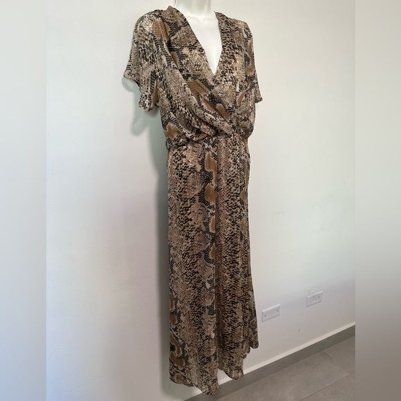 Runway Paris V Neck Maxi Dress in Snakeskin Print - Picture 3 of 12